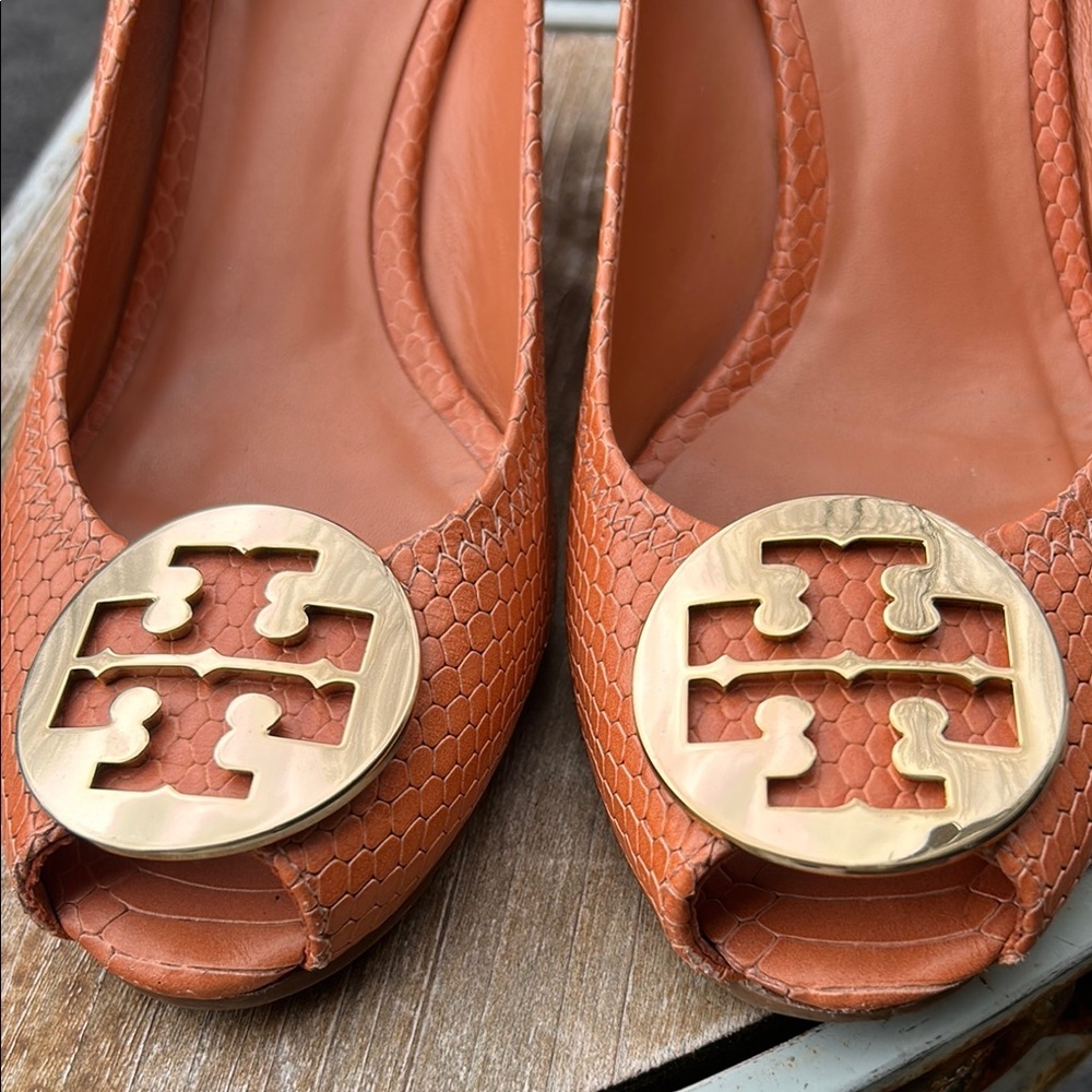 Women's Peep Toe Wedge Shoes in Tan - Picture 5 of 6